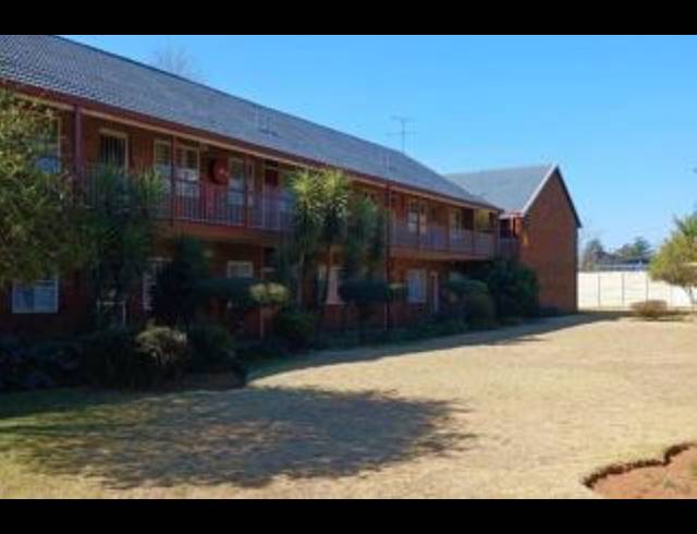 2 BEDROOM TOWNHOUSE FOR SALE IN HORIZON VIEW